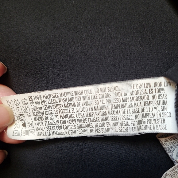 Forever 21 Women's Black V-Neck Notched Collar Blouse - Size S - Picture 4 of 4